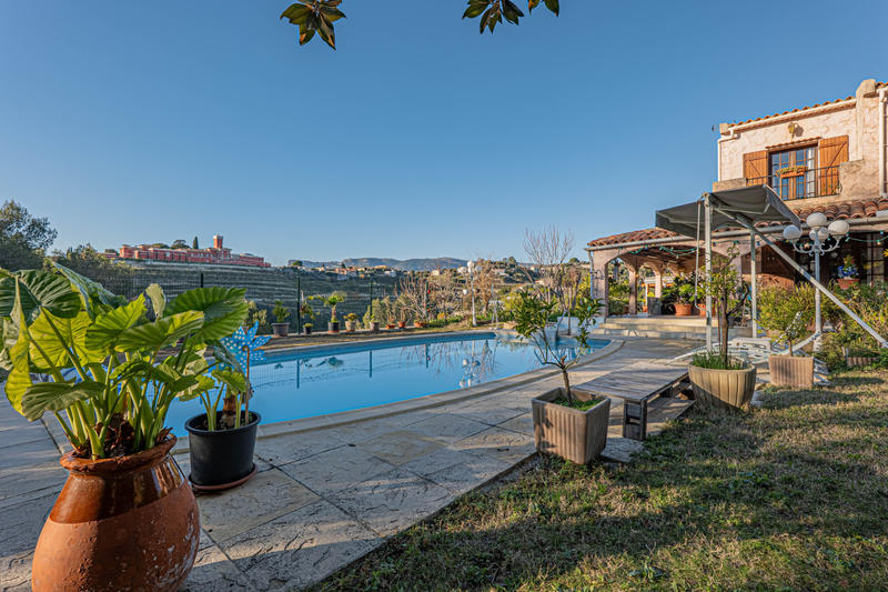 Maison - 141 m² - 5 pièces