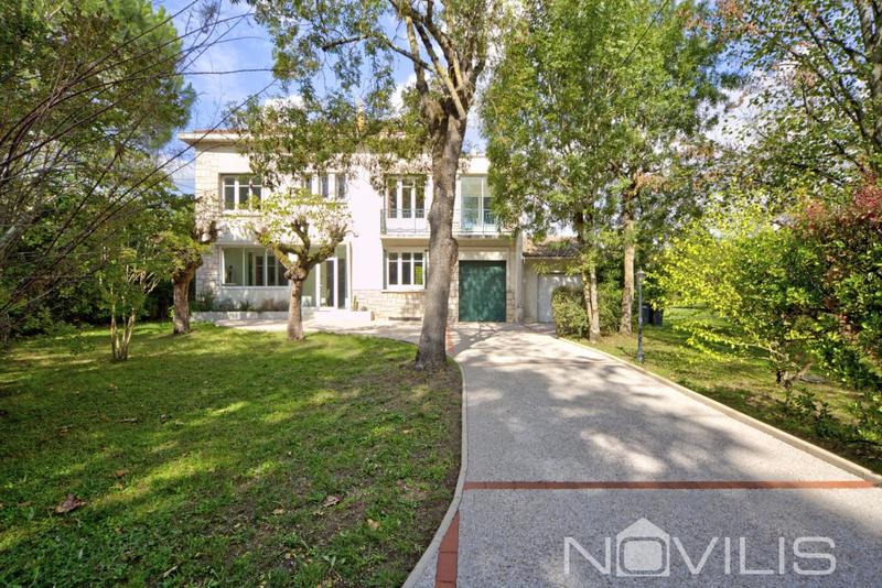 Maison - 200 m² - 6 pièces