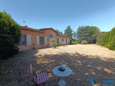Villa - 300 m² - 10 pièces