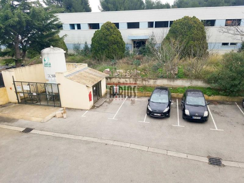 Entrepôt - 1 400 m²