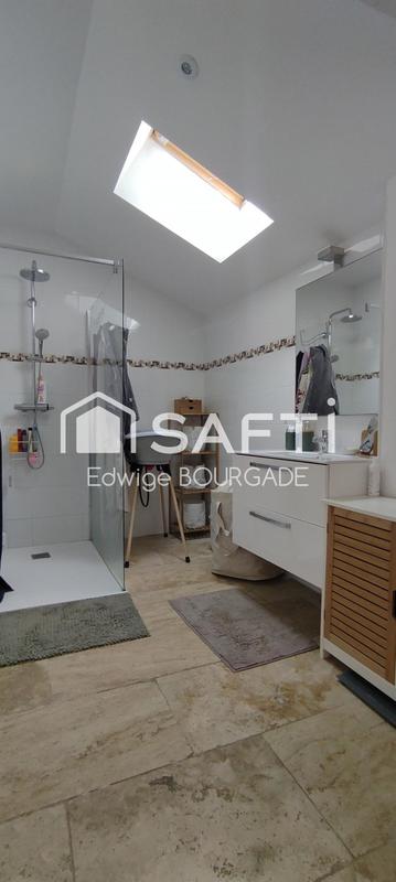 Maison - 230 m² - 12 pièces