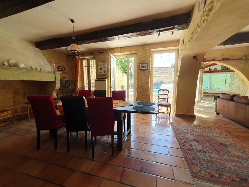 Maison - 250 m² - 10 pièces