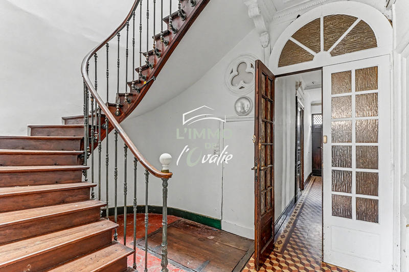 Maison - 327 m² - 9 pièces