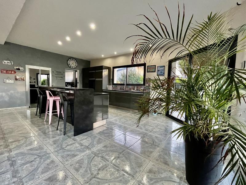 Maison - 363 m² - 9 pièces