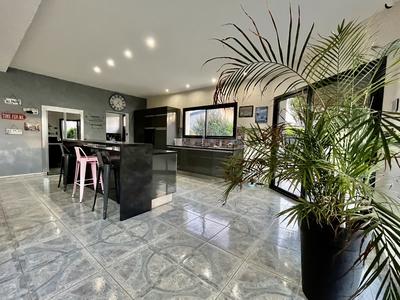 Maison - 363 m² - 9 pièces