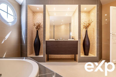 Maison contemporaine - 733 m² - 15 pièces