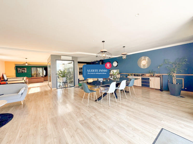 Maison - 243 m² - 7 pièces