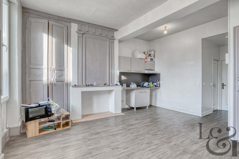 Maison - 304 m² - 16 pièces