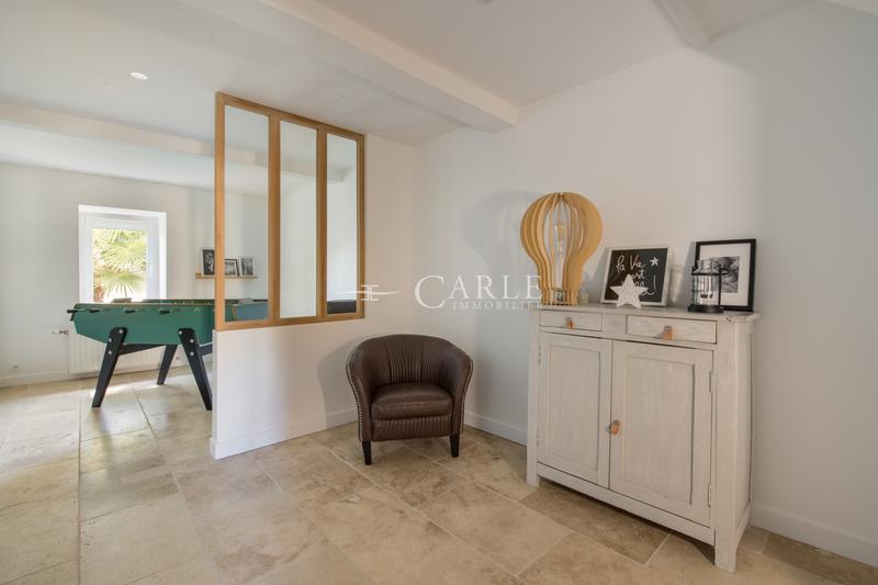 Maison - 201 m² - 7 pièces