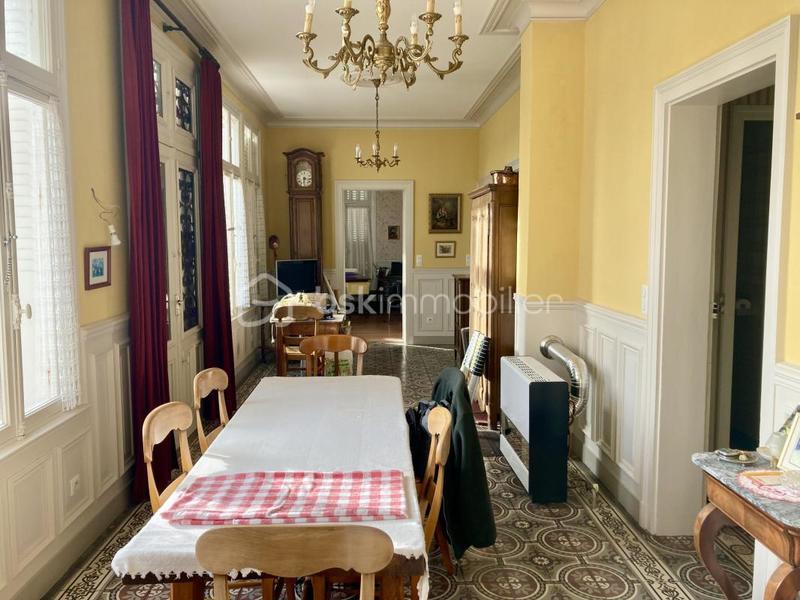 Demeure - 600 m² - 14 pièces