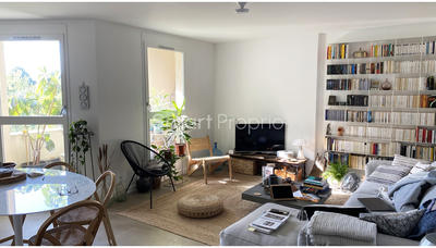 Appartement - 90 m² - 4 pièces