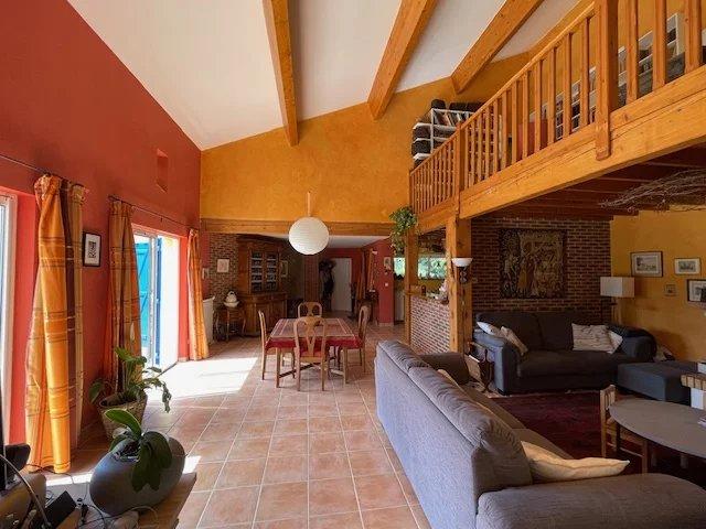 Maison - 275 m² - 7 pièces