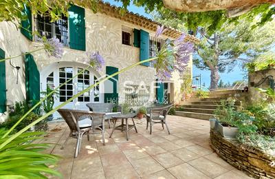 Maison - 219 m² - 8 pièces