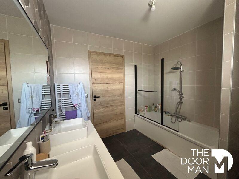 Maison - 200 m² - 7 pièces