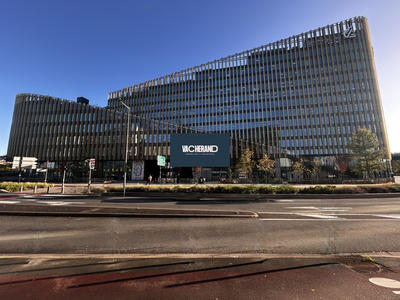 Bureau - 749 m² - 1 pièce