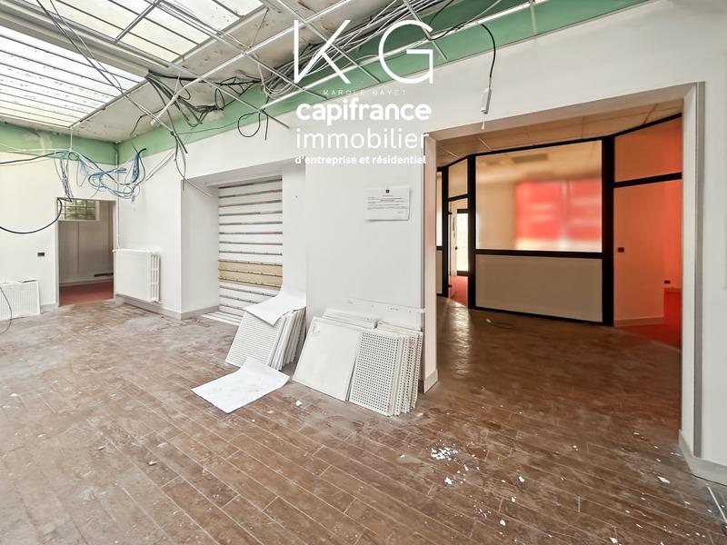 Local commercial - 140 m² - 9 pièces