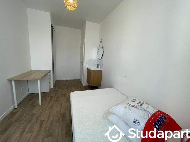 Chambre - 13 m² - 1 pièce