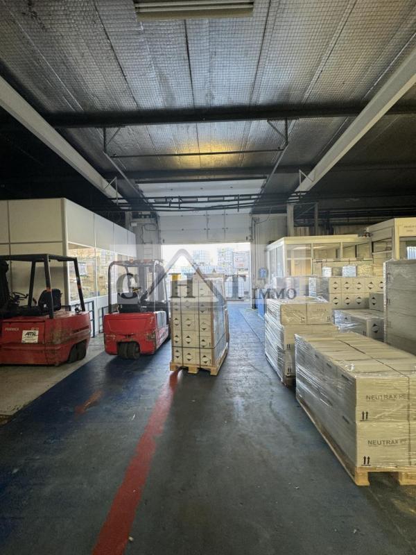 Entrepôt - 2 260 m²