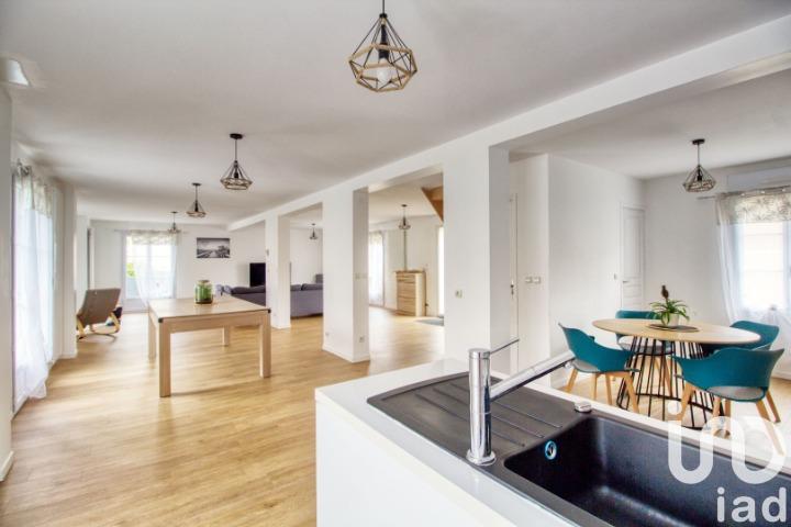 Maison - 208 m² - 7 pièces