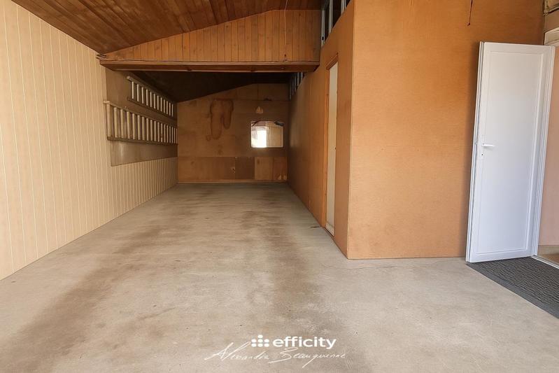 Maison - 258 m² - 11 pièces