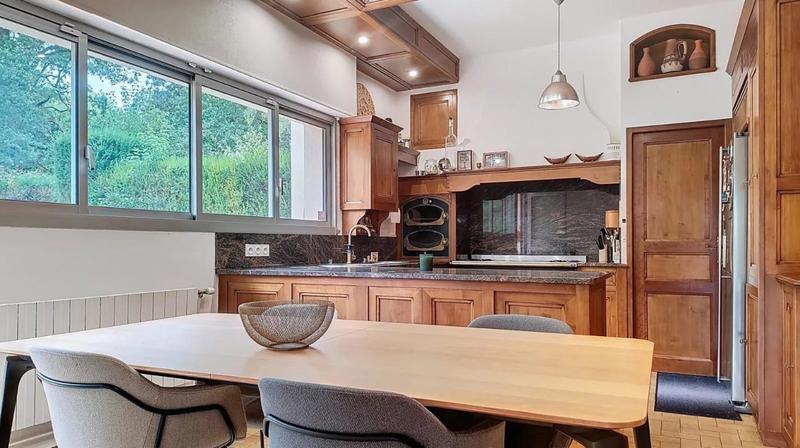 Propriété - 350 m² - 12 pièces