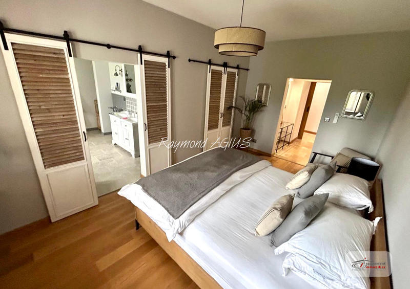 Maison - 292 m² - 11 pièces