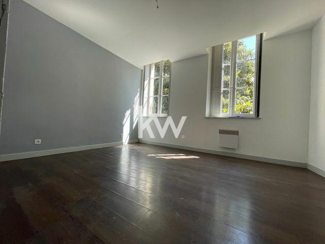 Appartement - 179 m² - 6 pièces