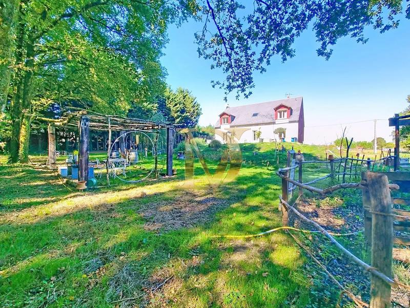 Maison - 245 m² - 9 pièces