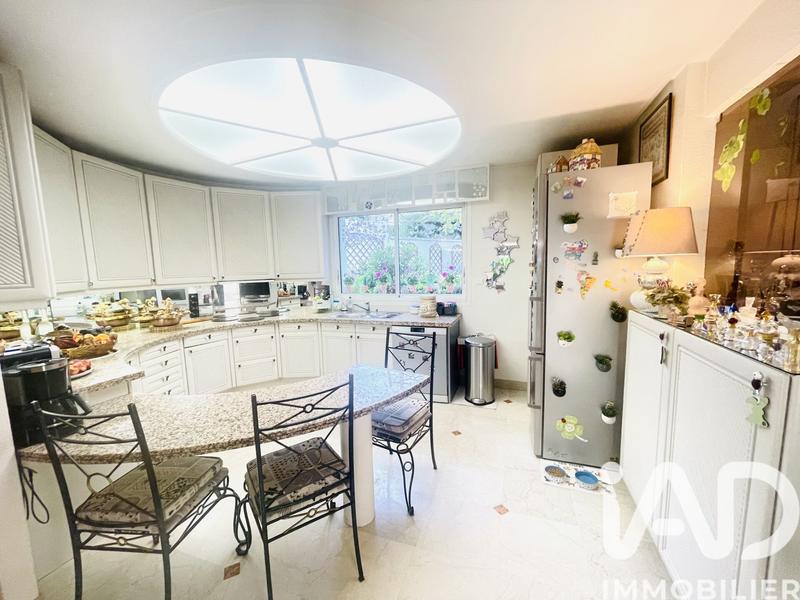 Maison - 180 m² - 8 pièces