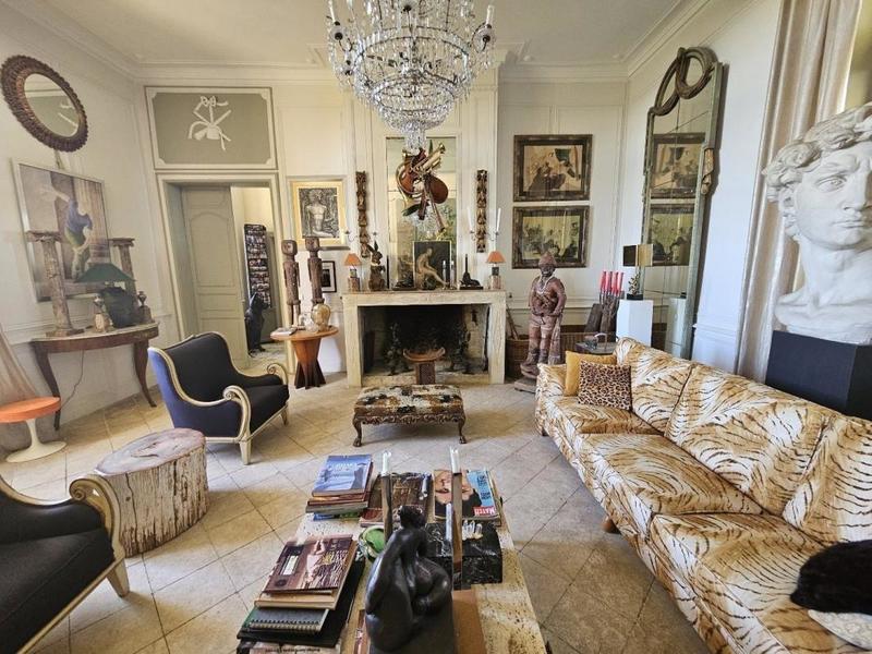 Demeure - 802 m² - 15 pièces