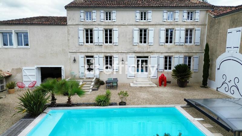 Maison - 267 m² - 7 pièces