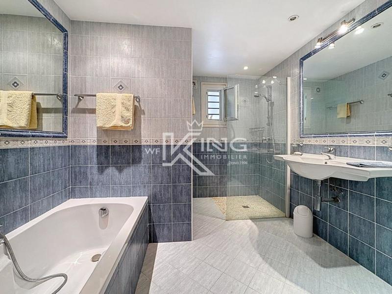 Villa - 200 m² - 6 pièces