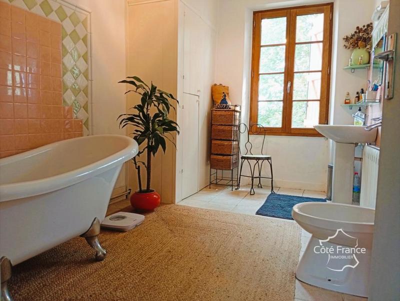 Corps de ferme - 270 m² - 9 pièces