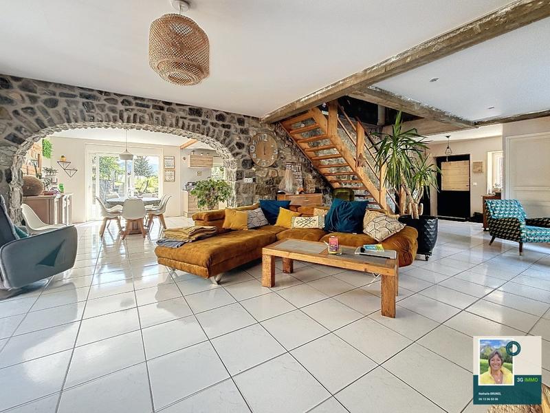 Maison - 208 m² - 8 pièces