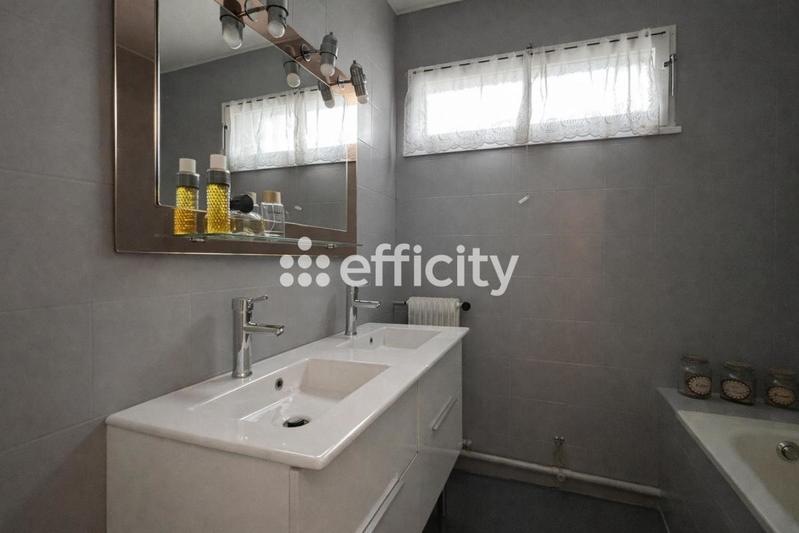 Appartement - 90 m² - 5 pièces