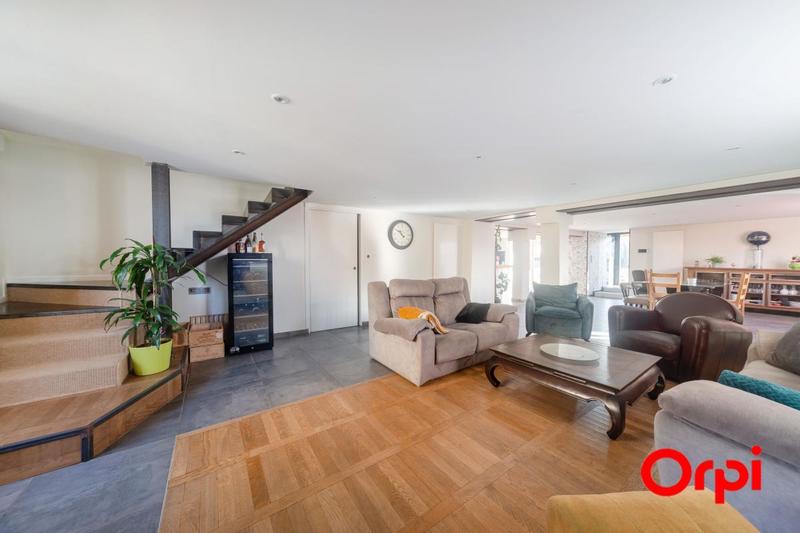 Maison - 215 m² - 6 pièces