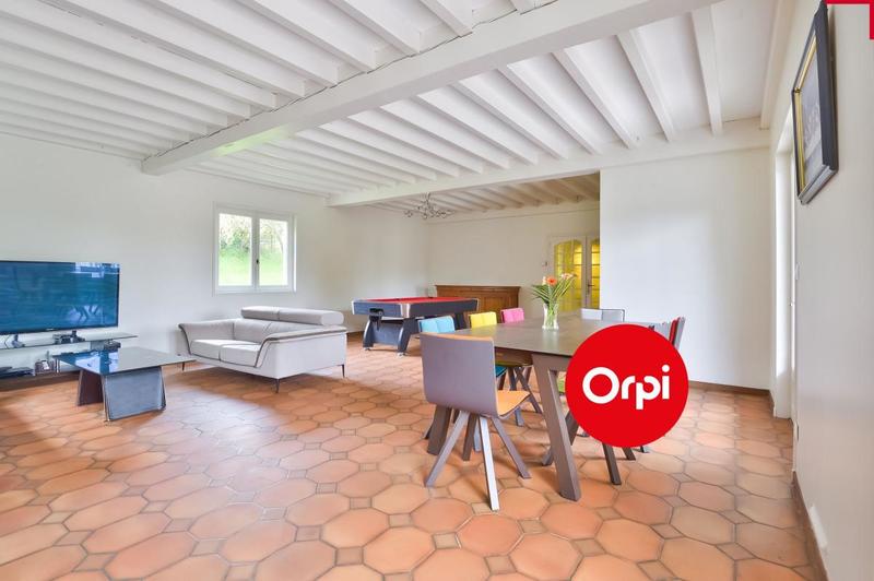 Maison - 256 m² - 6 pièces