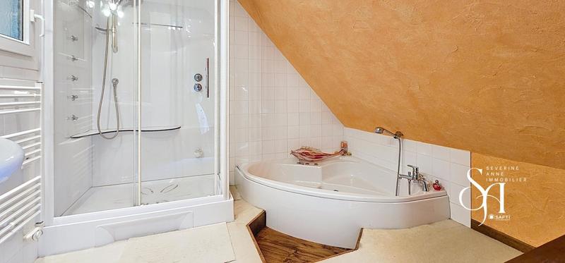 Maison - 315 m² - 6 pièces