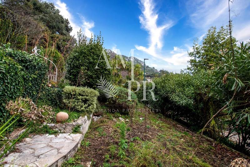 Maison - 237 m² - 7 pièces