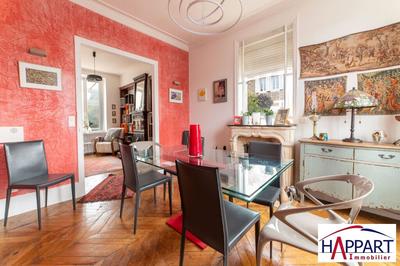 Maison - 230 m² - 10 pièces