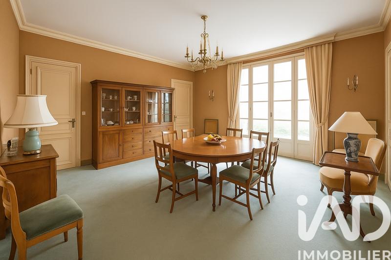 Maison - 468 m² - 12 pièces