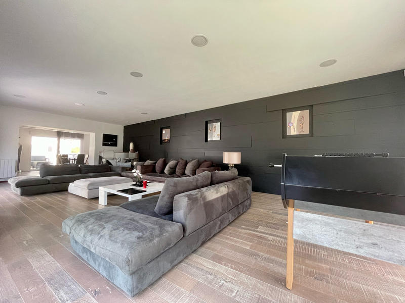 Maison - 243 m² - 6 pièces