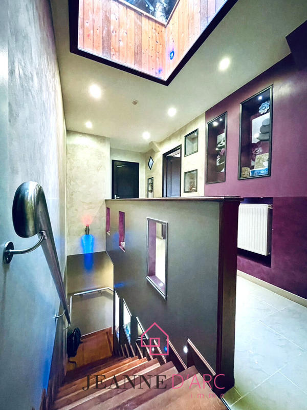 Maison - 165 m² - 9 pièces