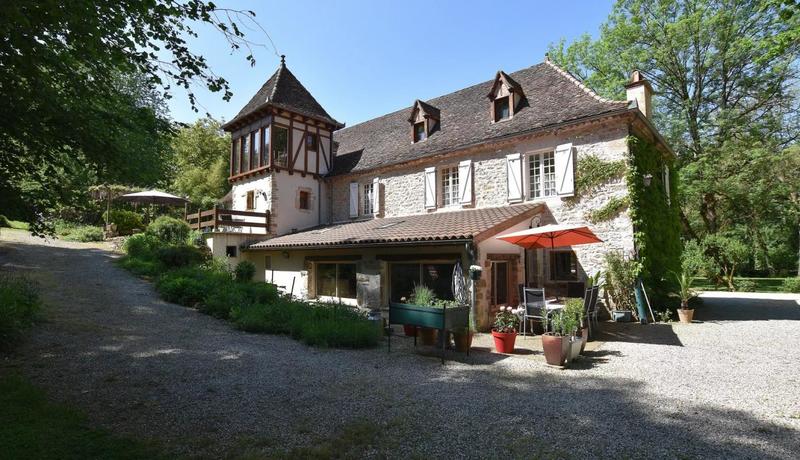 Propriété - 340 m² - 10 pièces