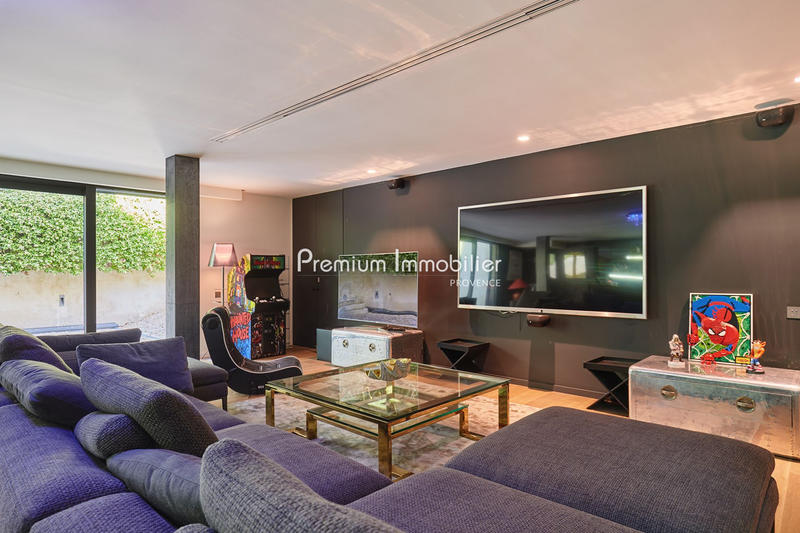 Maison contemporaine - 650 m² - 15 pièces