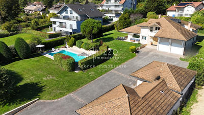 Maison - 418 m² - 12 pièces