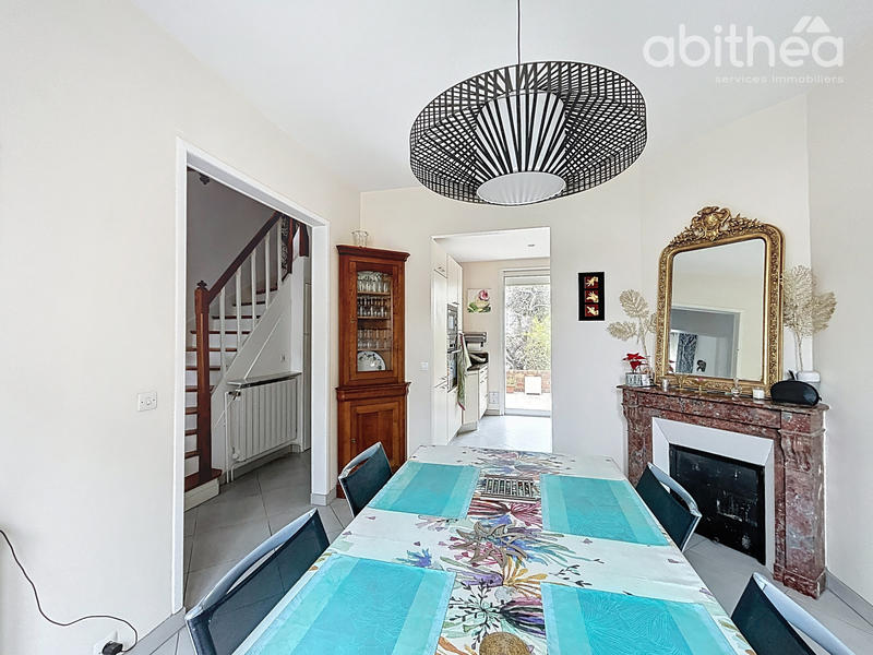 Maison - 128 m² - 9 pièces