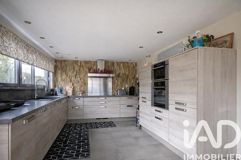 Maison - 196 m² - 7 pièces