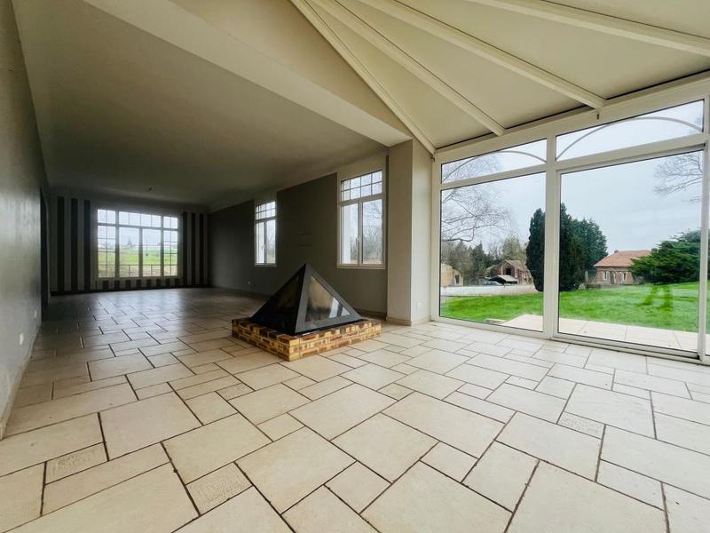 Maison - 220 m² - 5 pièces