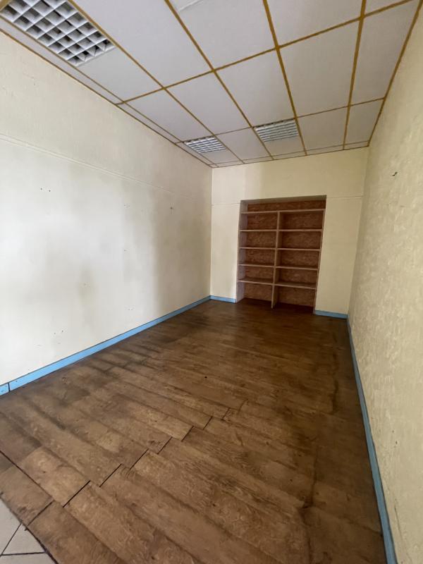 Local commercial - 168 m² - 4 pièces